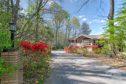 443 Sky Ridge Ln, Hendersonville, NC 28739