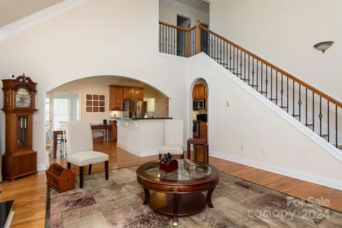 Living - 3960 Steve Ikerd Ne Dr NE, Hickory, NC 28601 photo 3 of 5