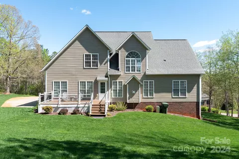 Exterior - 3960 Steve Ikerd Ne Dr NE, Hickory, NC 28601 photo 8 of 16