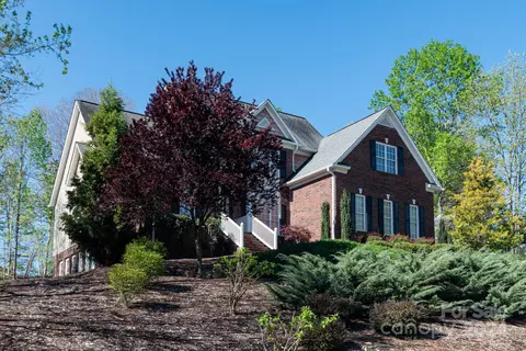 Exterior - 3960 Steve Ikerd Ne Dr NE, Hickory, NC 28601 photo 2 of 16