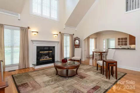 Living - 3960 Steve Ikerd Ne Dr NE, Hickory, NC 28601 photo 1 of 5