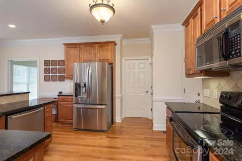 Kitchen - 3960 Steve Ikerd Ne Dr NE, Hickory, NC 28601 photo 3 of 4