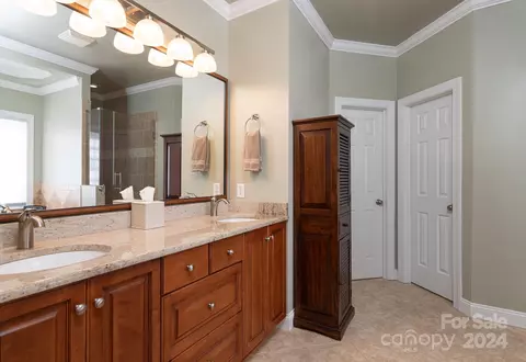 Bath - 3960 Steve Ikerd Ne Dr NE, Hickory, NC 28601 photo 1 of 4