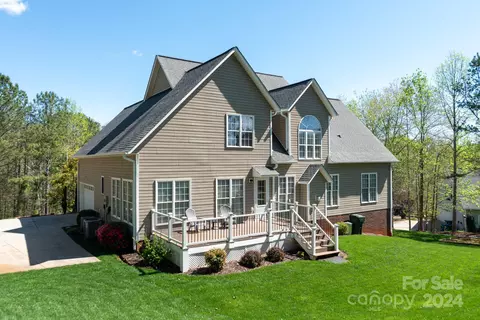 Exterior - 3960 Steve Ikerd Ne Dr NE, Hickory, NC 28601 photo 9 of 16