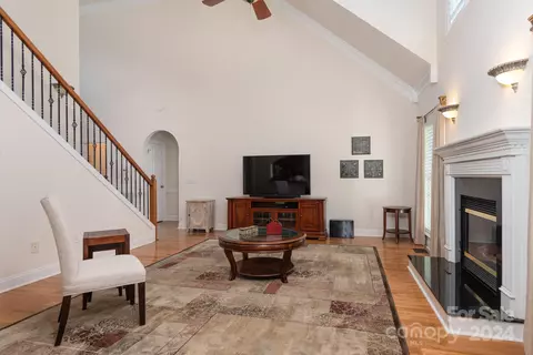 Living - 3960 Steve Ikerd Ne Dr NE, Hickory, NC 28601 photo 2 of 5