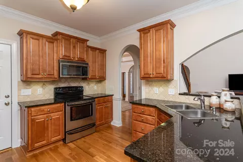 Kitchen - 3960 Steve Ikerd Ne Dr NE, Hickory, NC 28601 photo 4 of 4