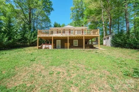 7074 Executive Cir, Denver, NC 28037