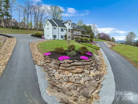 1296 Chestnut Gap Rd, Hendersonville, NC 28792