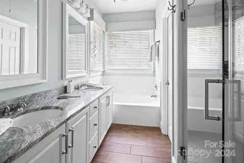 Bath - 544 Ashby Dr, Davidson, NC 28036 photo 1 of 2
