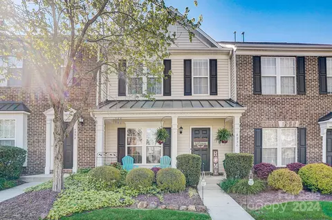 4950 Sunburst Ln, Charlotte, NC 28213