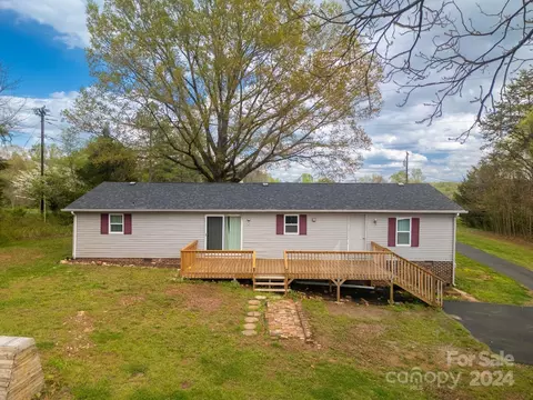 Exterior - 4017 C B Farm Rd, Conover, NC 28613 photo 3 of 5