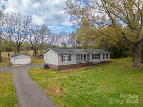 Exterior - 4017 C B Farm Rd, Conover, NC 28613 photo 4 of 5