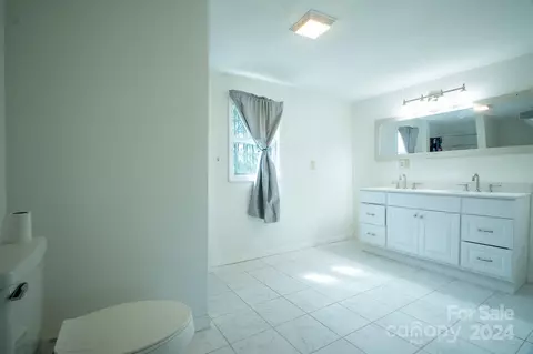 Bath - 4017 C B Farm Rd, Conover, NC 28613 photo 1 of 2