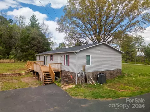 Exterior - 4017 C B Farm Rd, Conover, NC 28613 photo 2 of 5