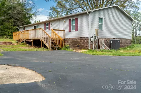 Exterior - 4017 C B Farm Rd, Conover, NC 28613 photo 5 of 5