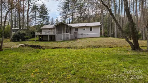 4085 Turnpike Rd, Horse Shoe, NC 28742