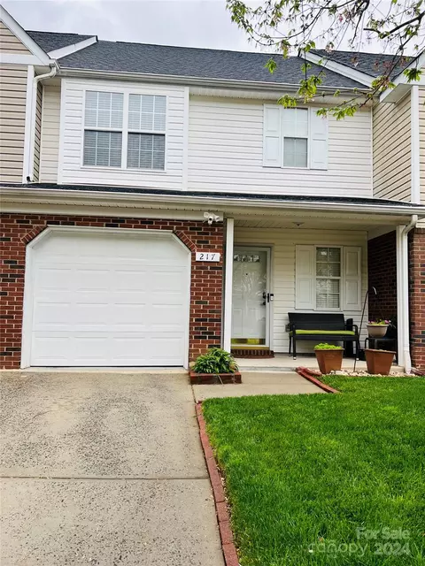 217 Pineville Forest Dr, Pineville, NC 28134