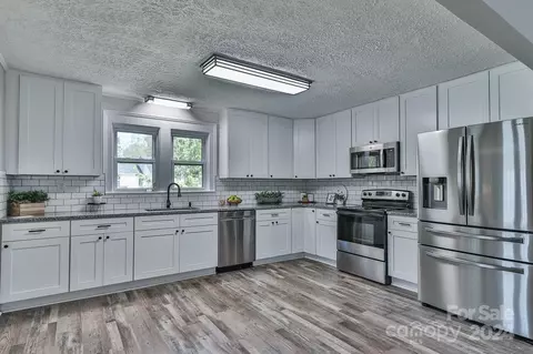 1198 2nd Se St SE, Hickory, NC 28602