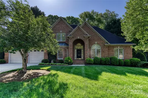 729 Hanna Woods Dr, Cramerton, NC 28032