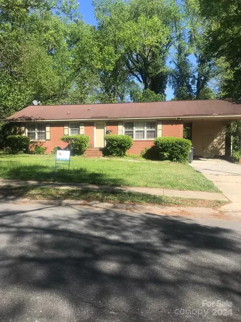 818 Log Cabin Rd, Charlotte, NC 28213