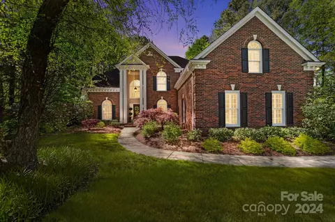 4400 Shadow Cove Ln, Charlotte, NC 28216