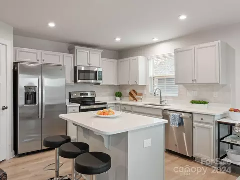 Kitchen - 309 Damask Dr, Lancaster, SC 29720 photo 4 of 6