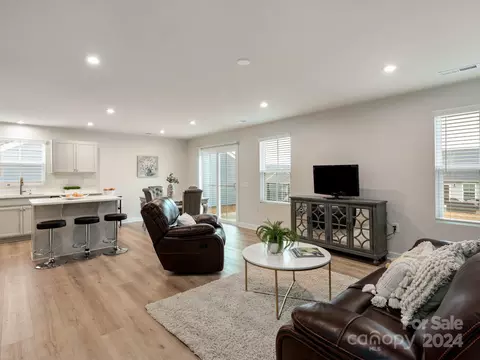 Living - 309 Damask Dr, Lancaster, SC 29720 photo 2 of 4