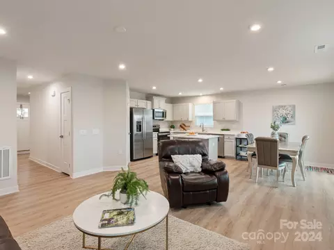 Living - 309 Damask Dr, Lancaster, SC 29720 photo 3 of 4