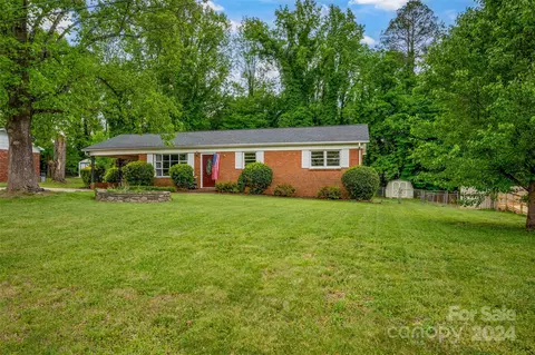 2540 32nd Ave, Hickory, NC 28601
