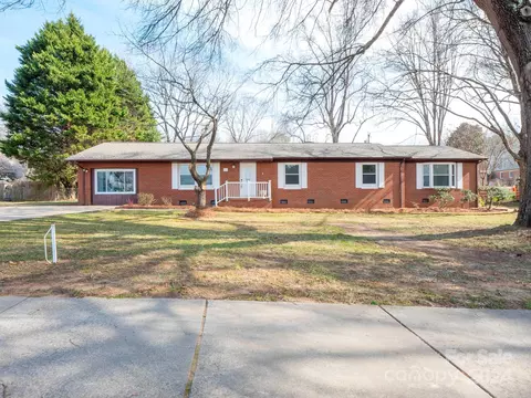 846 Magnolia St, Mooresville, NC 28115