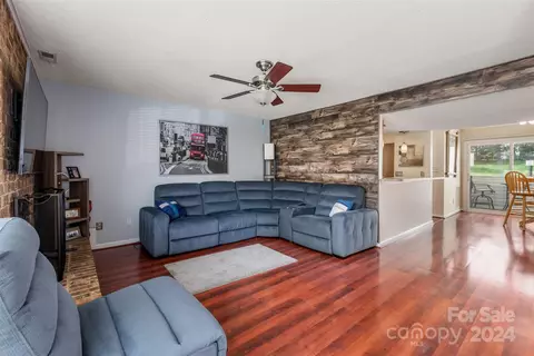 10965 Carmel Crossing Rd, Charlotte, NC 28226