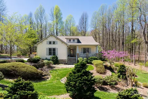 140 Berry Creek Dr, Flat Rock, NC 28731