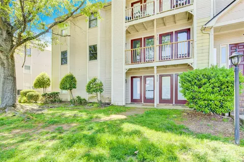 6136 Meadow Rose Ln, Charlotte, NC 28215