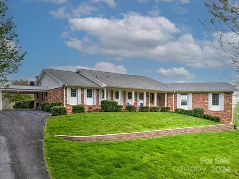 723 Old Orchard Dr, Laurel Park, NC 28739