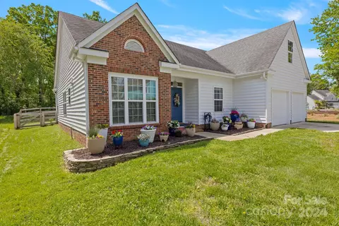 215 Southhaven Dr, Mooresville, NC 28117