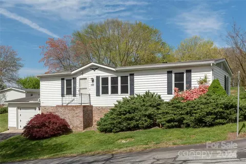 103 Cumberland Dr, Hendersonville, NC 28792