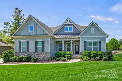 1002 Kara Ct, Matthews, NC 28104