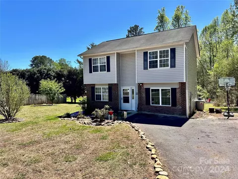 214 Baxter St, Morganton, NC 28655