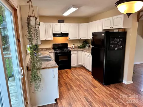 Kitchen - 214 Baxter St, Morganton, NC 28655 photo 2 of 3