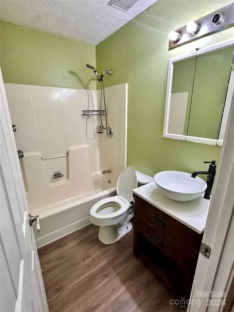 Bath - 214 Baxter St, Morganton, NC 28655 photo 1 of 1