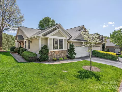 27 Augusta Cir, Waynesville, NC 28786