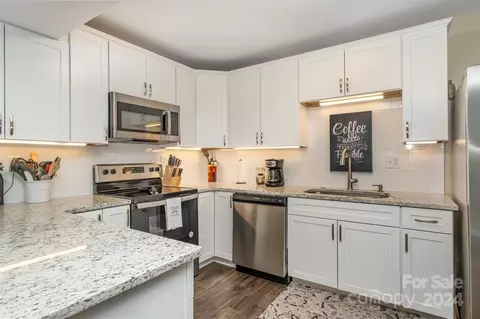 6838 Constitution Ln, Charlotte, NC 28210