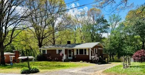 1807 27th Street Pl, Hickory, NC 28601