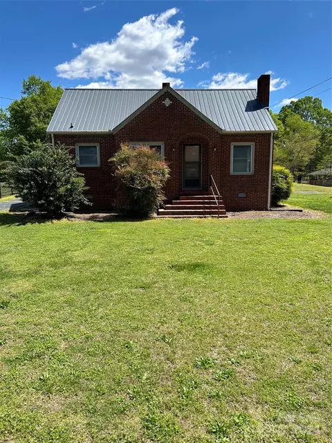 402 Peachtree St, Albemarle, NC 28001