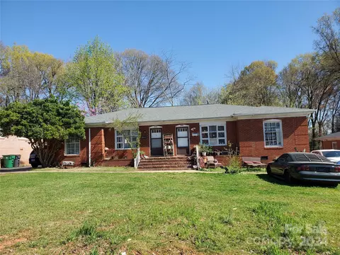 3700 Driftwood Dr, Charlotte, NC 28205