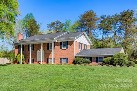 2760 Rosewood Ln, Newton, NC 28658