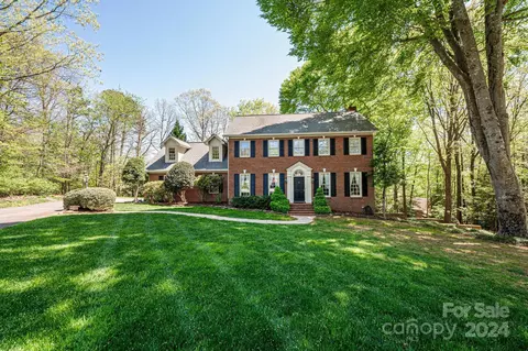 121 Windjammer Ct, Taylorsville, NC 28681