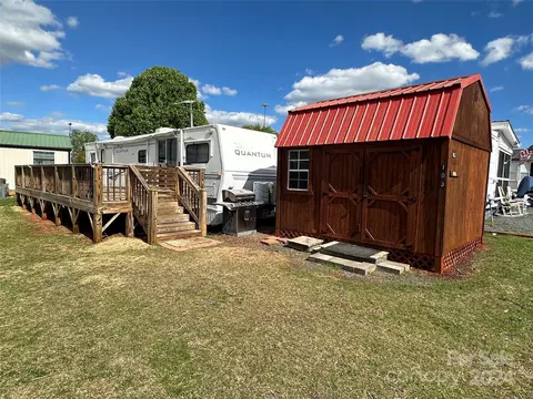 103 Gregory Dr, New London, NC 28127