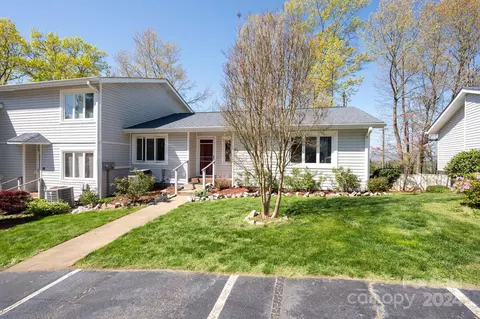 15 Hollybrook Dr, Asheville, NC 28803