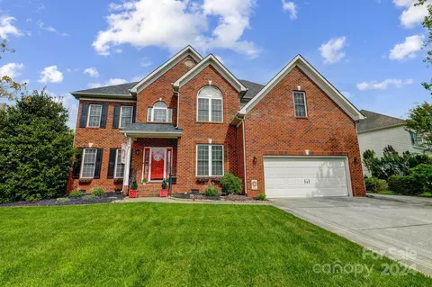 8909 Whittingham Dr, Waxhaw, NC 28173